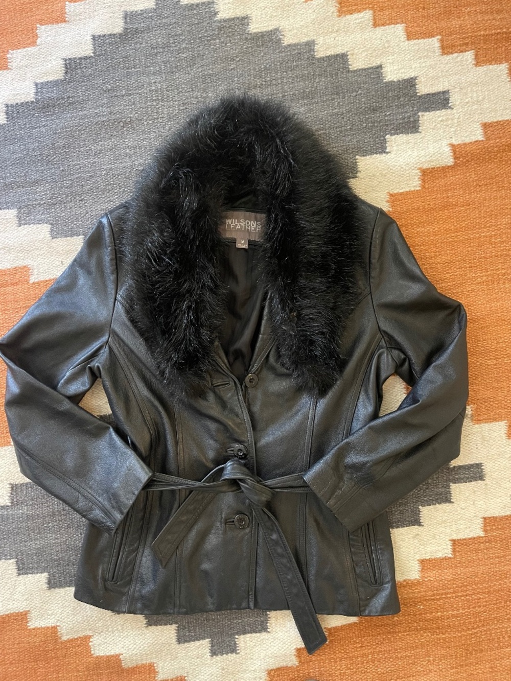 🖤 Y2K Wilsons Leather jacket features a plush fur collar and a belted waist🖤
